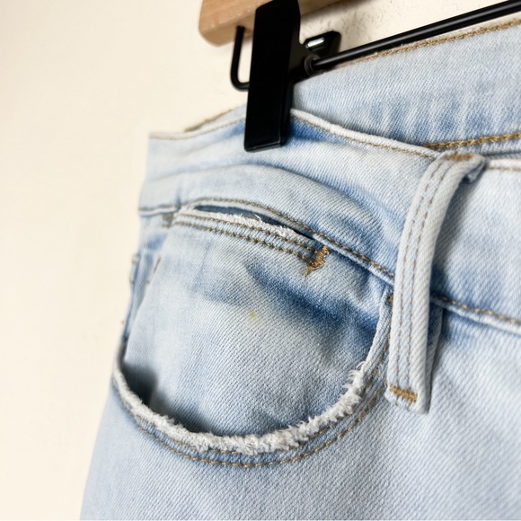 FRAME Denim Le High Flare Jeans in Atwood Light Wash Blue - Picture 13 of 16